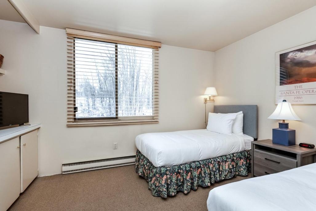 Riverview Unit 8, All The Essentials Riverside Condo With Access To Pool & Hot Tub Aspen Kültér fotó