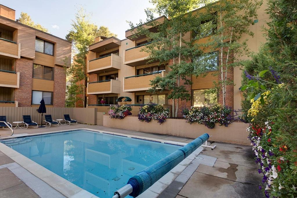 Riverview Unit 8, All The Essentials Riverside Condo With Access To Pool & Hot Tub Aspen Kültér fotó