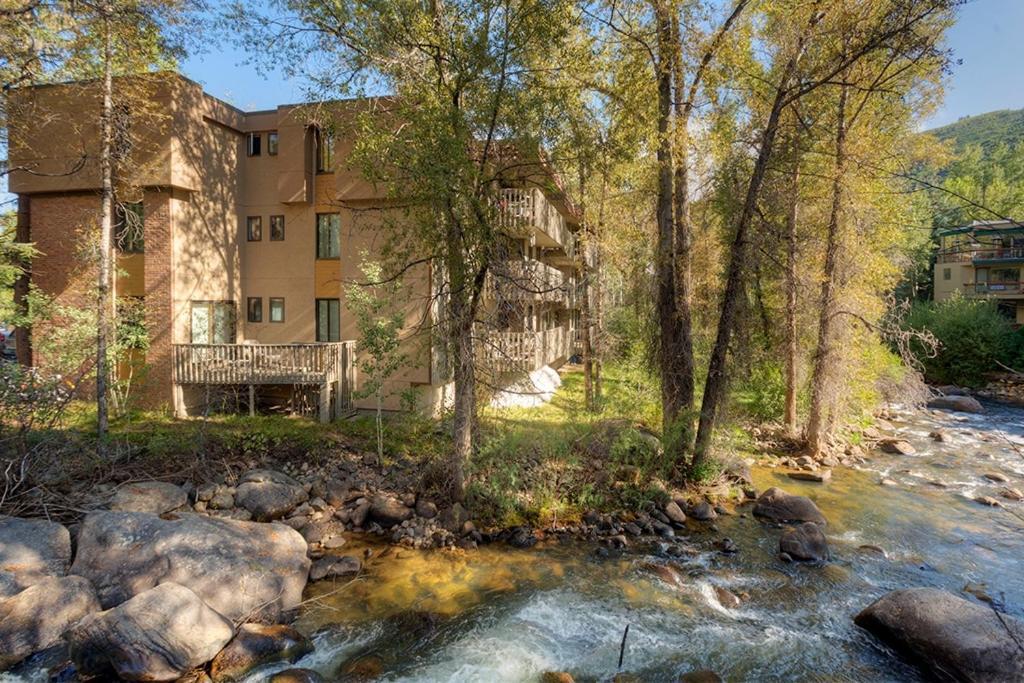 Riverview Unit 8, All The Essentials Riverside Condo With Access To Pool & Hot Tub Aspen Kültér fotó